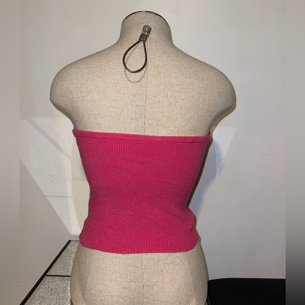 Hot pink twist knot crop top - Picture 2 of 2